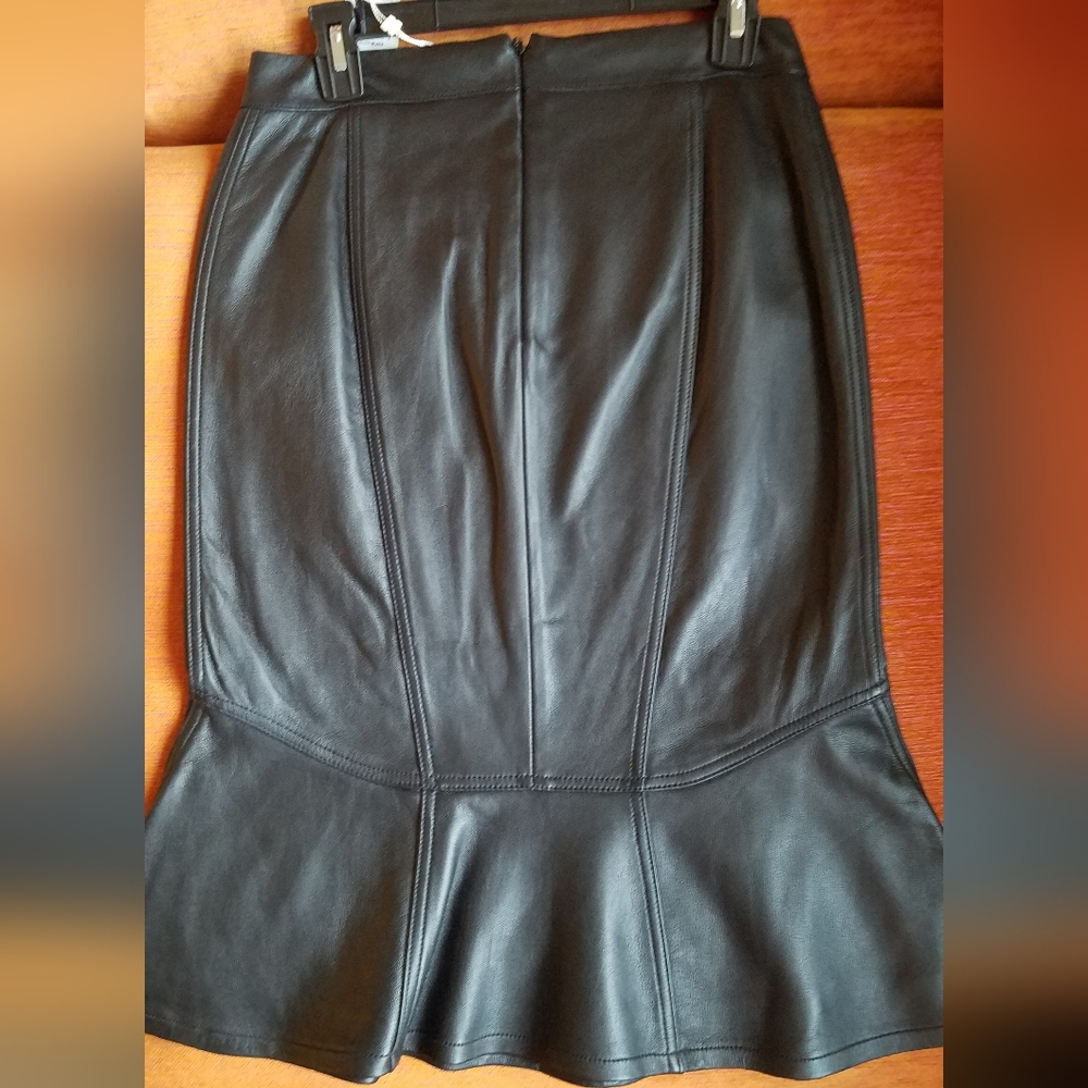 BCBGMAXAZRIA RUNWAY Fluted Leather Skirt - Picture 4 of 11